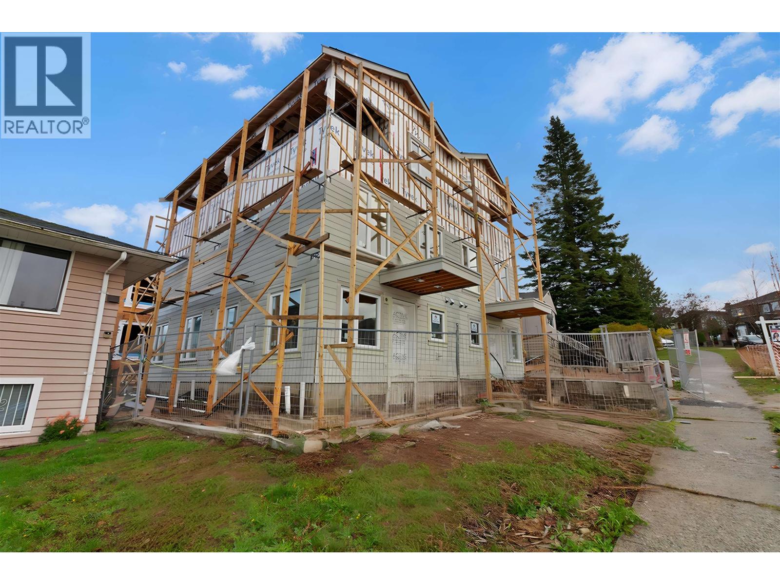 3 3581 HAIDA DRIVE